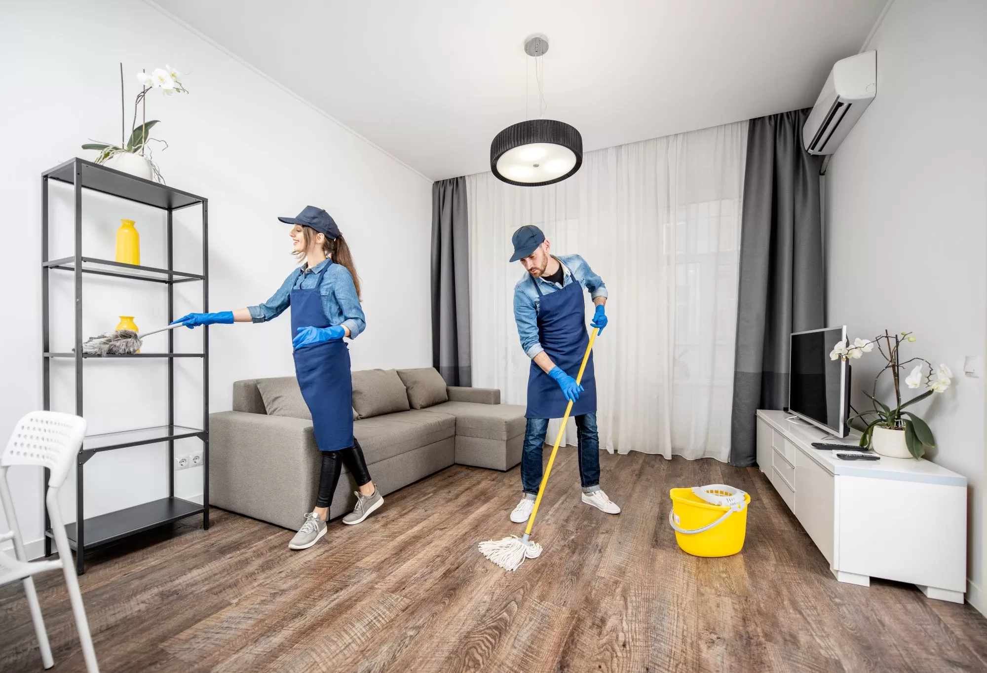 When to Hire a Cleaning Service vs. Doing It Yourself